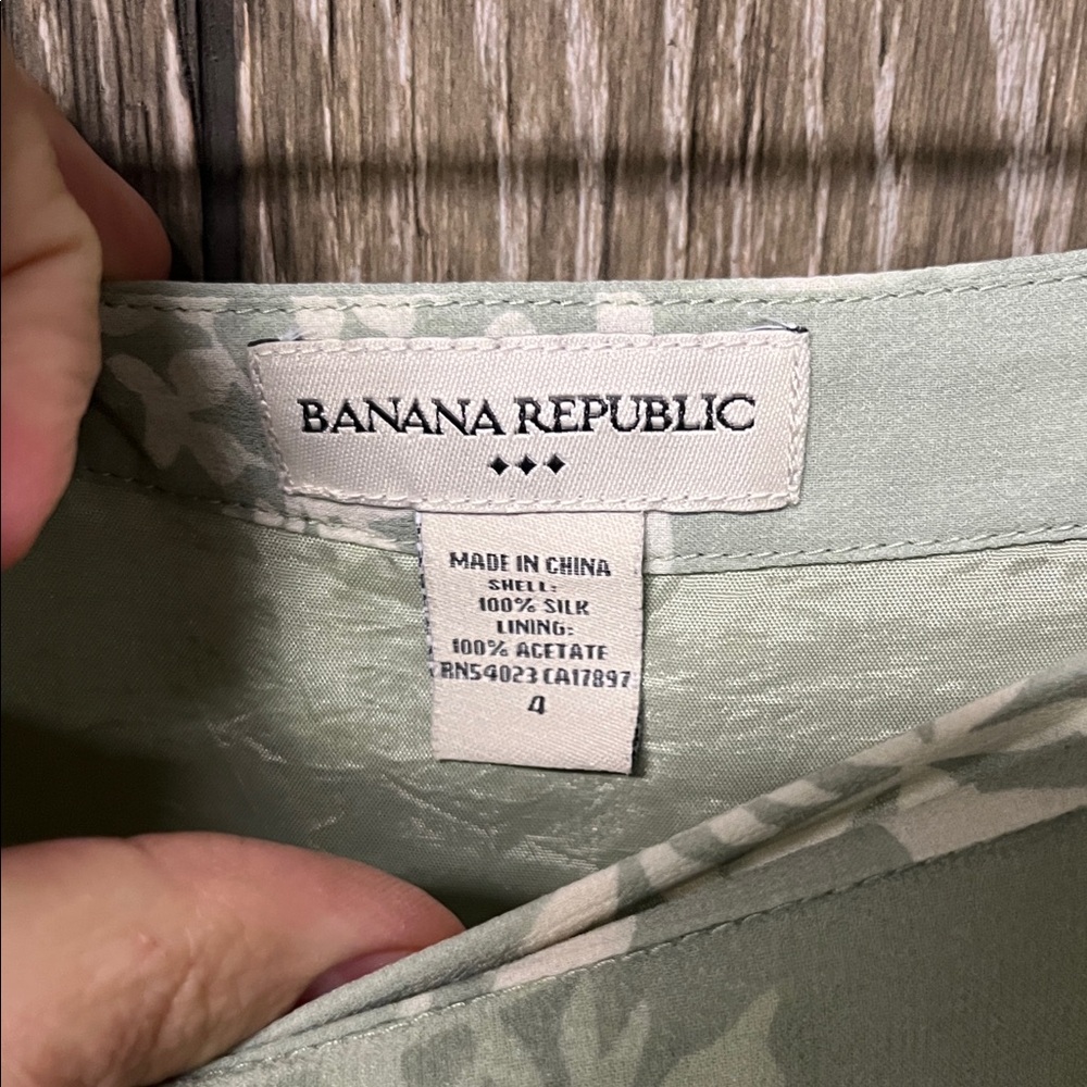 Banana Republic Sage Green Floral Tiered Ruffle Skirt - Picture 2 of 3